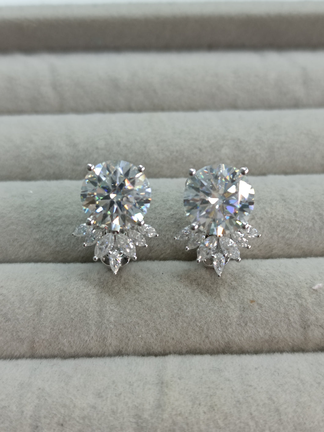 3.00ct Round Brilliant cut Moissanite Earring 18K white Gold